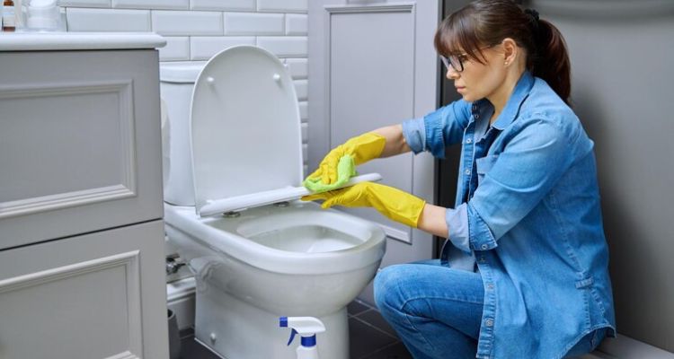 Unclogging a Toilet Without a Plumber or Plunger